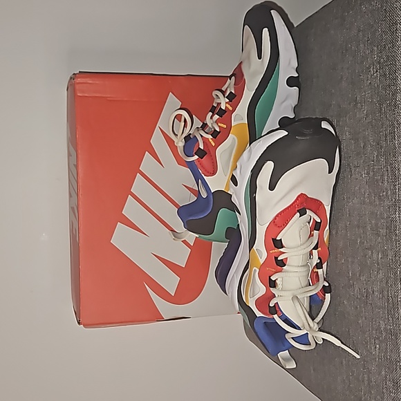 NIKE Air Max 270 React (GS) Youth Size 4 (4Y) - Picture 2 of 8